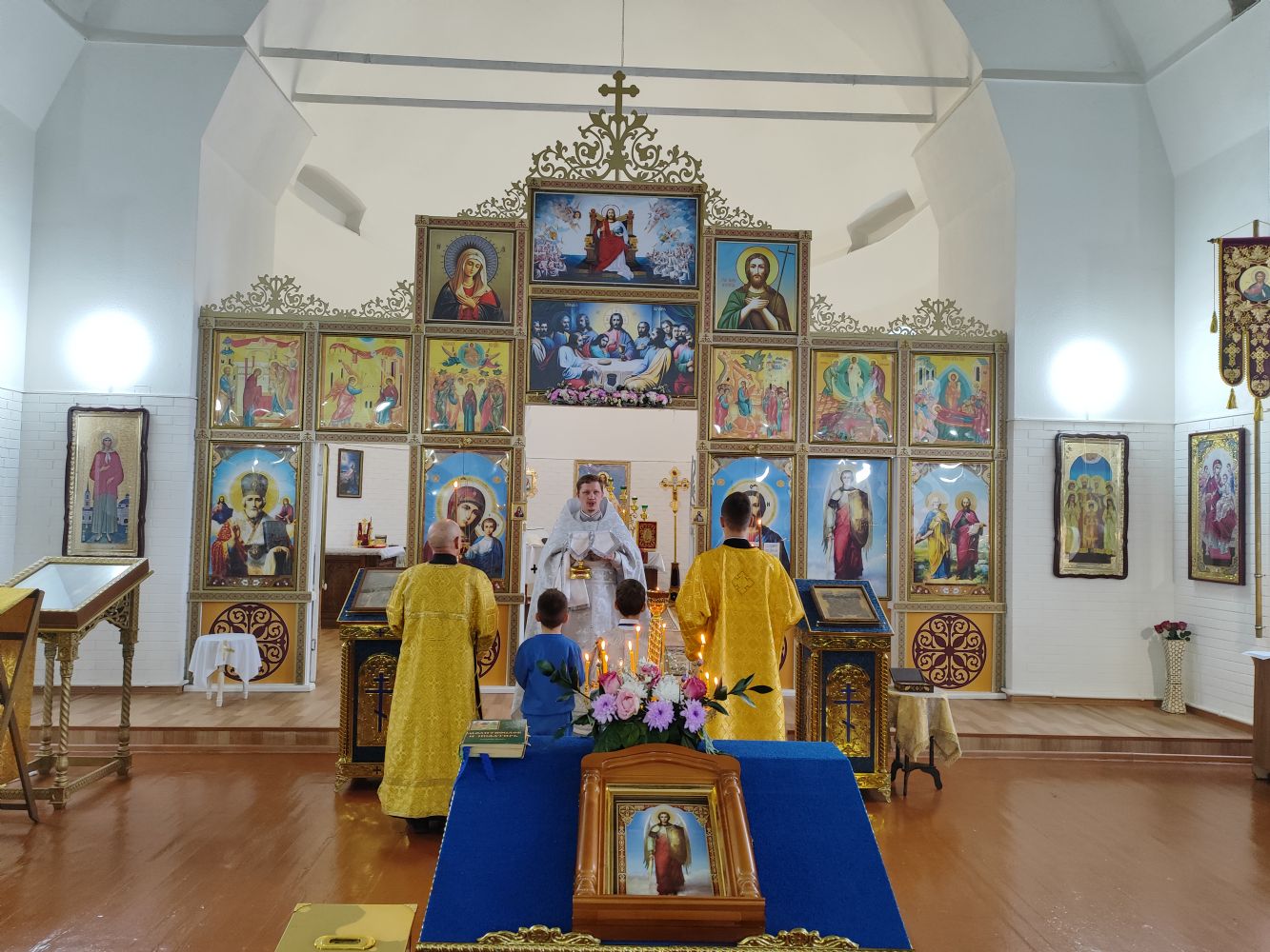 В храме Архангела Михаила прошли торжества в честь престольного праздника